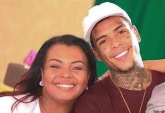 Valquíria Nascimento e o filho MC Kevin sorridentes