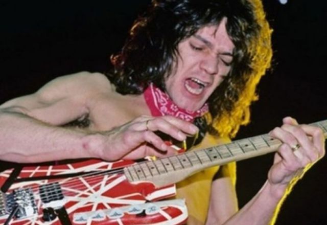 A guitarra é símbolo da era MTV, marcando toda uma estética e técnica inovadora na música dos anos 80 | Reprodução