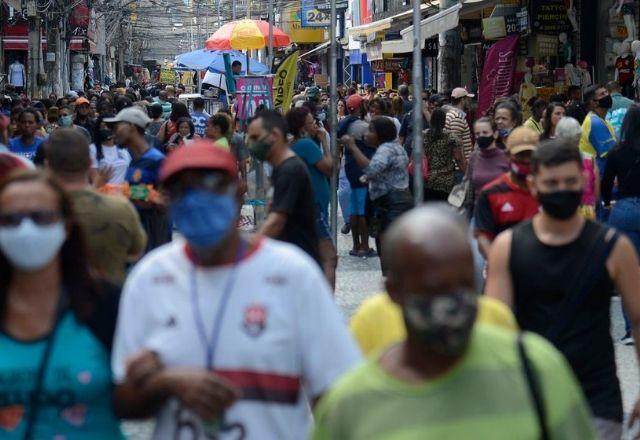 Número de mortes por covid tem queda de 12% em uma semana, diz OMS