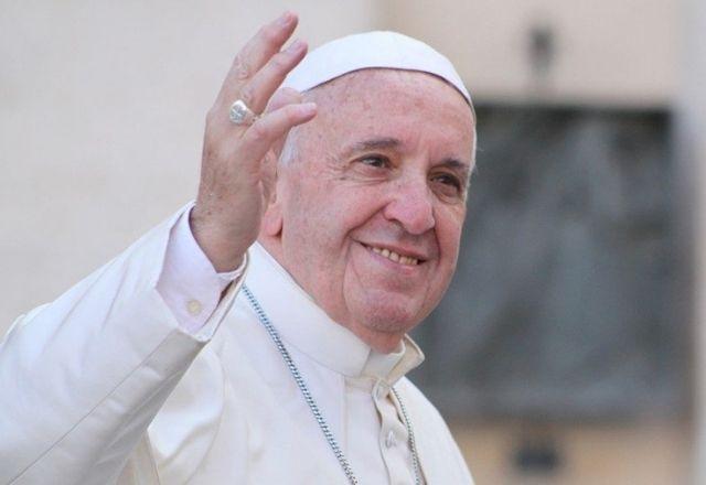 Tratamento médico é luxo em alguns países, diz papa Francisco Tratamento médico é luxo em alguns países, diz papa Francisco