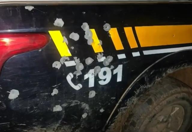 Viatura da Polícia Rodoviária Federal atingida por disparos de arma de fogo