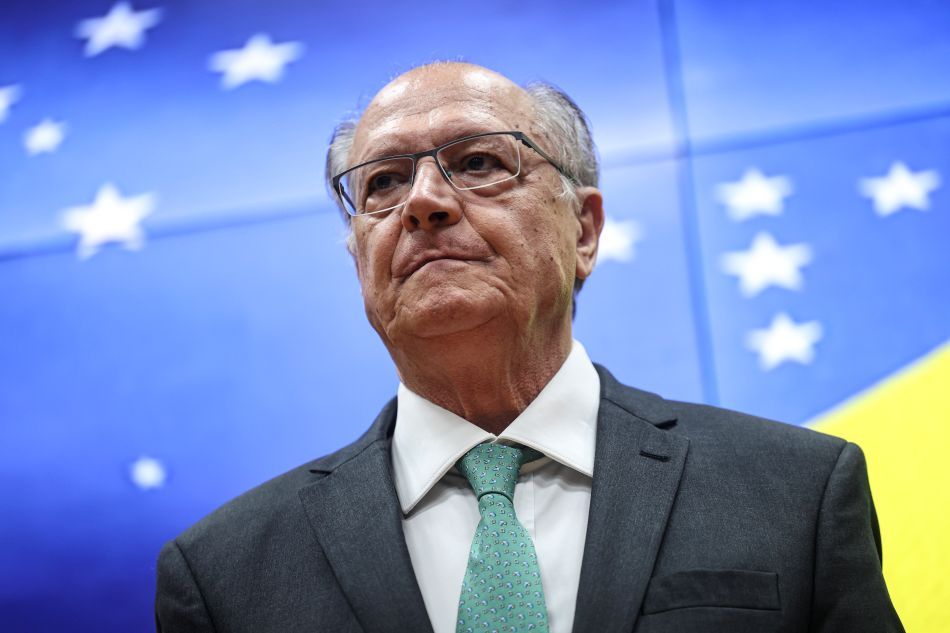 Taxa das blusinhas: Planalto contraria Fazenda e vice-presidente em modo de emergência eleitoral