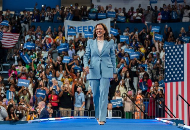 Vice-presidente Kamala Harris durante comício nos EUA | Reprodução/Twitter