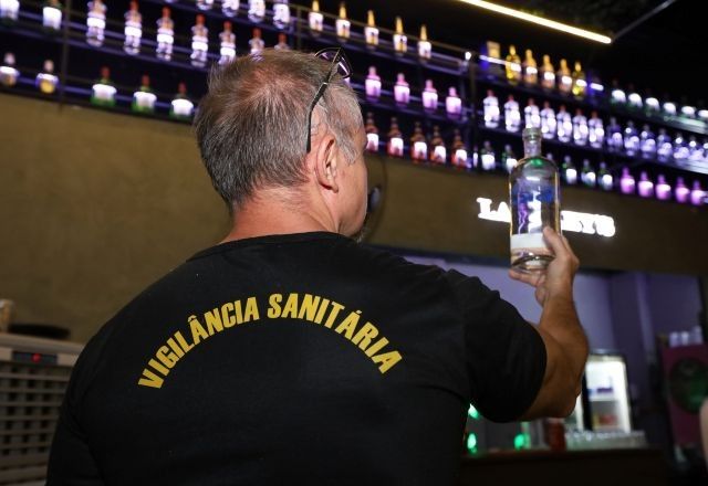 Vigilância Sanitária fiscaliza bebidas alcoólicas no DF | Divulgação/Sandro Araújo/Agência Saúde DF