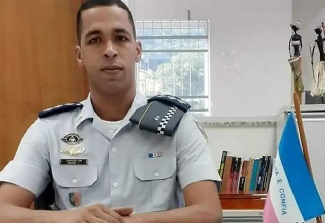Vinícius Sousa com farda da PM (Arquivo Pessoal)
