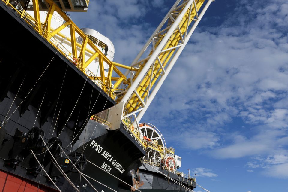 Vista do navio-plataforma Anita Garibaldi, fretado pela Petrobras, em um estaleiro em Aracruz, Espírito Santo, Brasil, em 24 de abril de 2023 | Reuters/Ricardo Moraes
