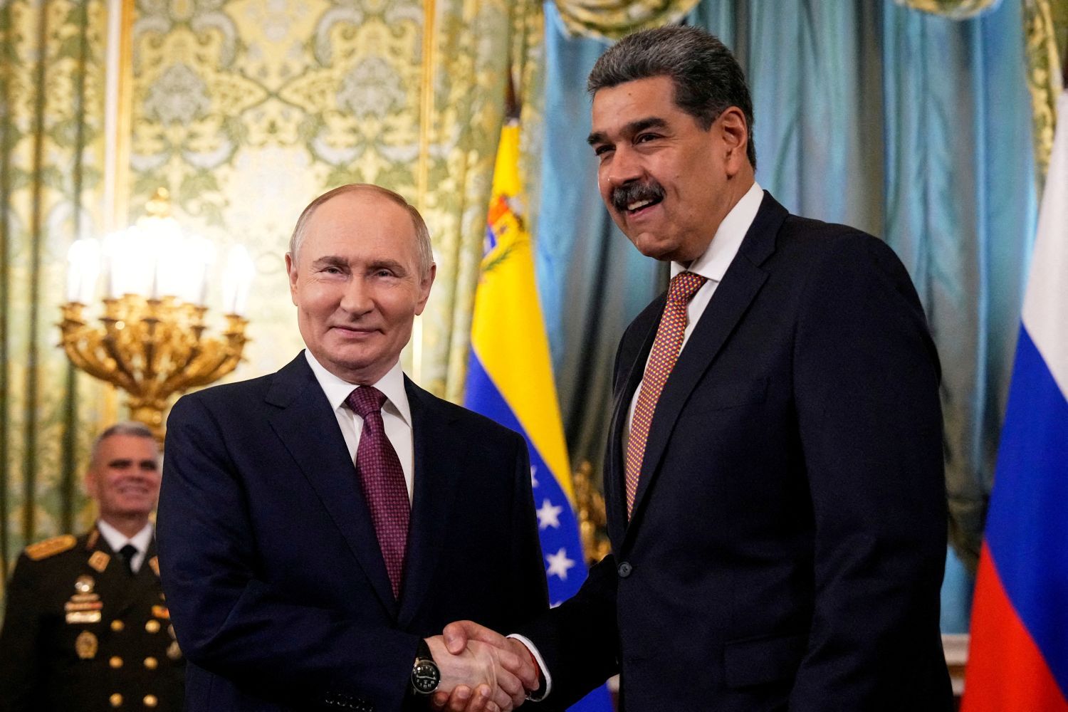 Vladimir Putin e Nicolás Maduro em Moscou | 07/05/2025/Alexander Zemlianichenko/Pool via Reuters