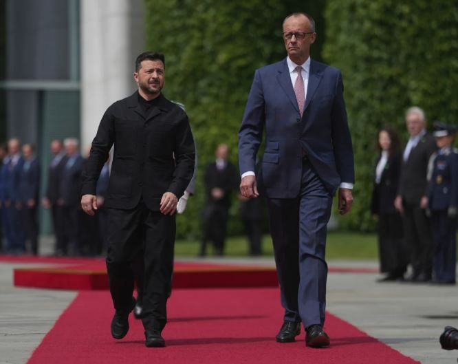 Zelensky pede mais armas e diz que Rússia mobiliza 50 mil soldados por mês