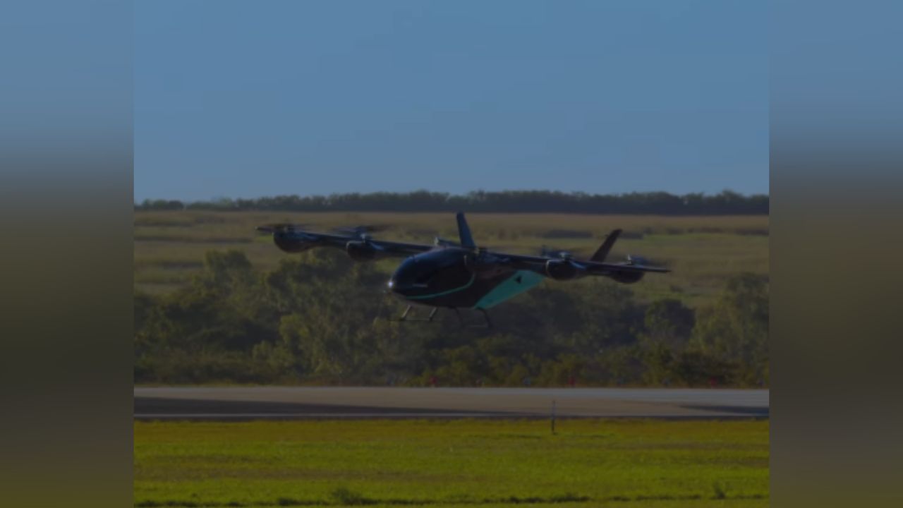 Embraer realiza 1º voo de transição com “carro voador” em SP