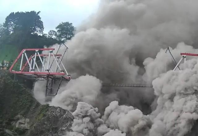 Vulcão em erupção