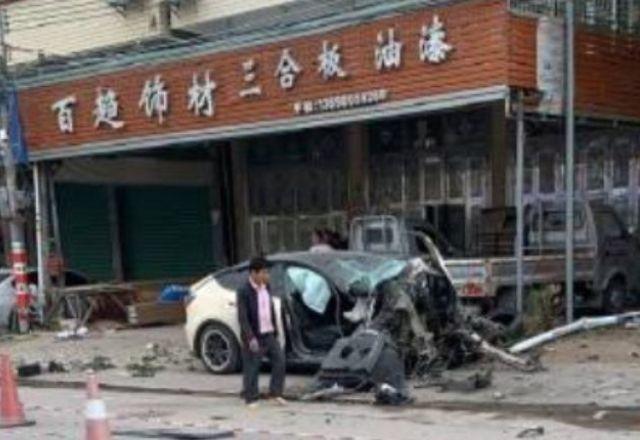 Veículo chegou a velocidade de 150 km/h pelas ruas da cidade de Chaozhou | Zhanqiubi/Weibo