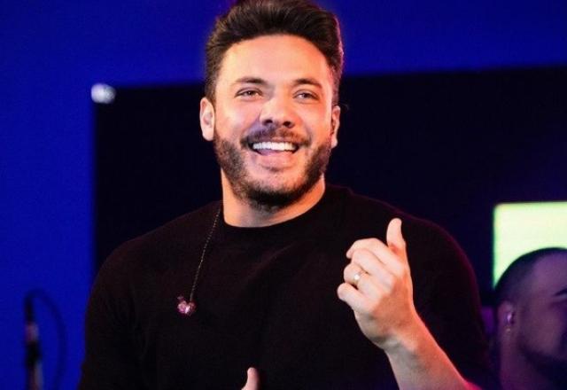 Wesley Safadão com camisa preta