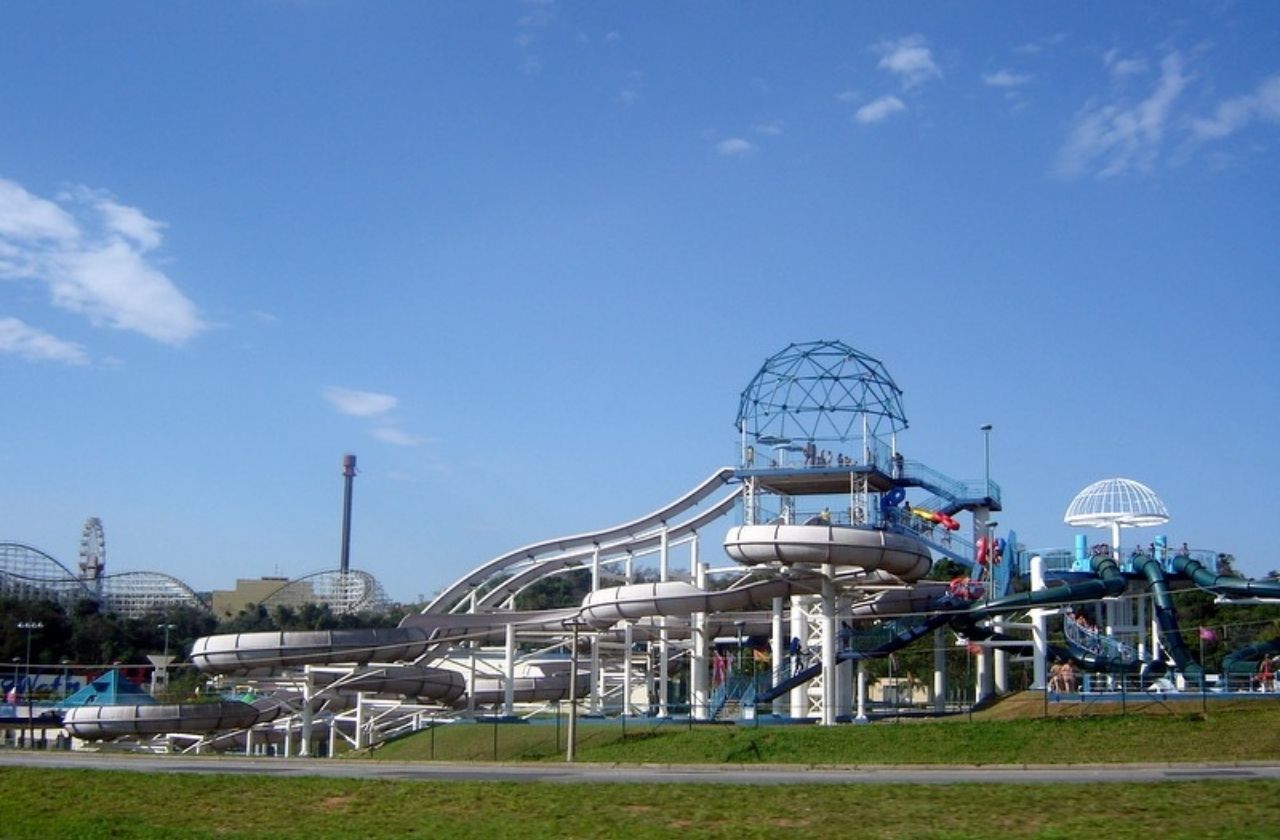 Guilherme trabalhava no Wet’n Wild há mais de dois anos como salva-vidas | Wikimedia Commons / Reprodução