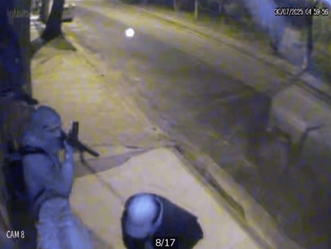 Criminosos estavam mascarados e armados com fuzis | SBT