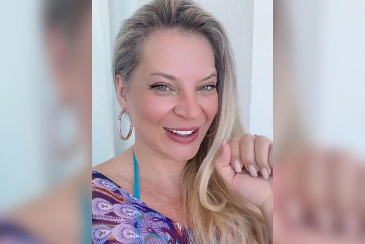 Ex-deputada Joice Hasselmann reproduzindo meme 'toc, toc toc' para ironizar operação da PF contra Carlos Bolsonaro