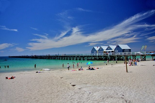 Empresário pede proibição de biquíni fio dental em praias de cidade australiana.