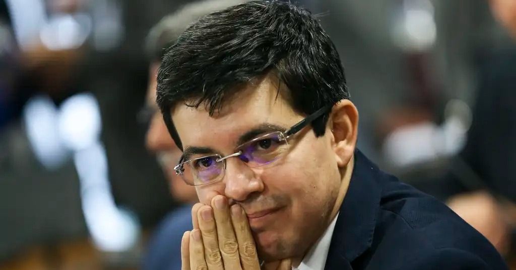 Líder do governo diz que Fazenda deve preparar medidas para reduzir preço da energia elétrica