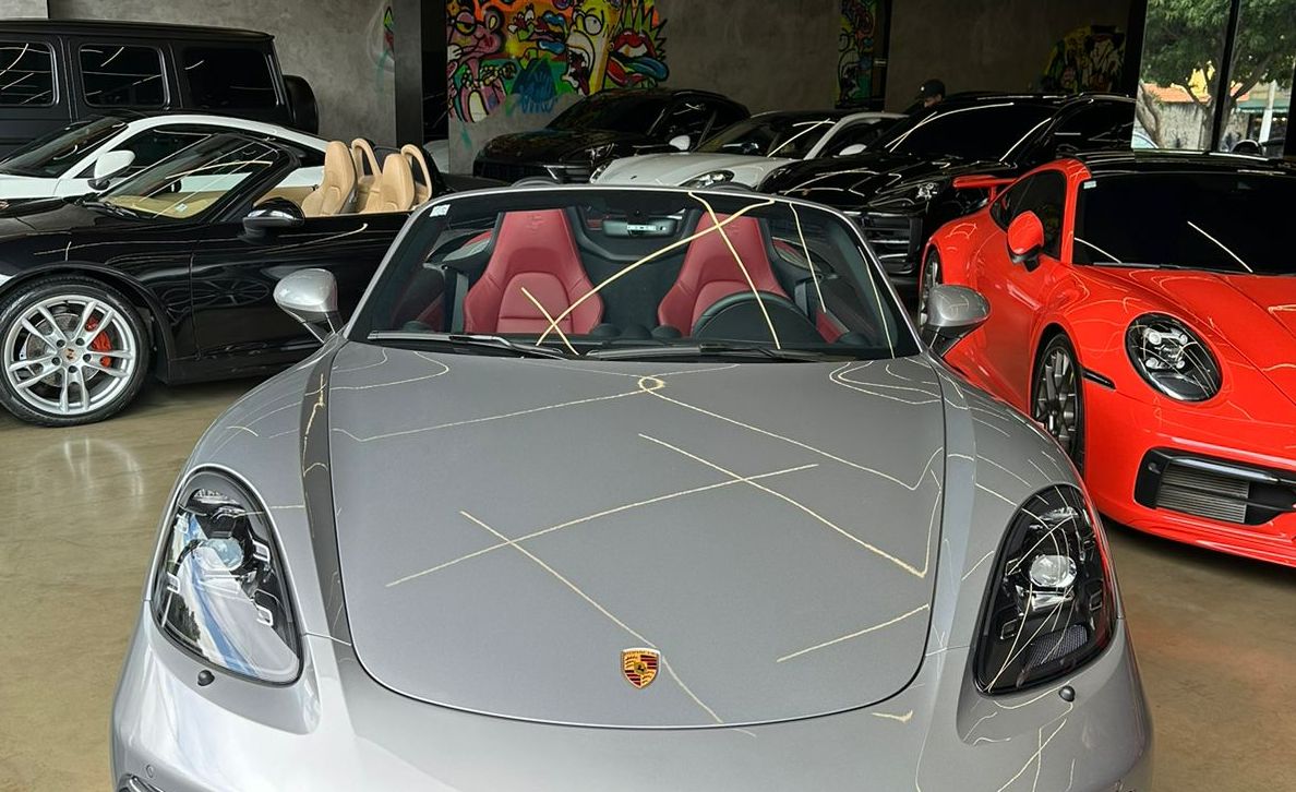Mais de uma centena de carros de luxo foram apreendidos em operação de suspeita de lavagem de dinheiro para o PCC. | Divulgação