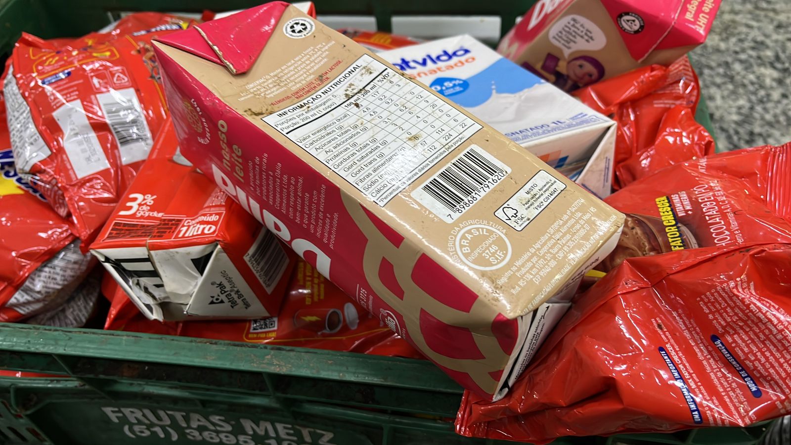 Procon fecha supermercado em Porto Alegre que vendia alimentos afetados pela enchente. | Divulgação
