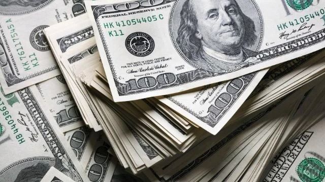 vídeoEconomiaDólar sobe e Ibovespa cai após operação contra Bolsonaro e tensão comercial com os EUAAlta na moeda norte-americana e queda na bolsa refletem instabilidade política e anúncio de tarifa de 50% dos EUA sobre produtos brasileiros