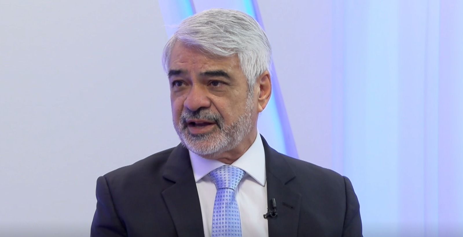 Hino com linguagem neutra é “infeliz e um besteirol”, diz coordenador das eleições do PT