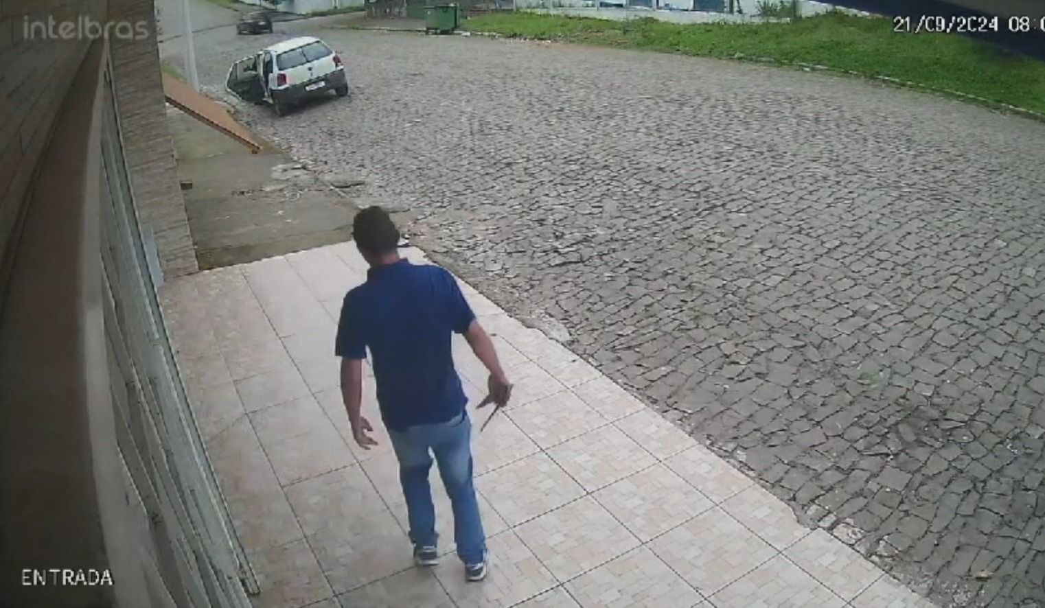 Homem matou a facadas mulher no RS e fugiu. | Reprodução/Circuito de segurança