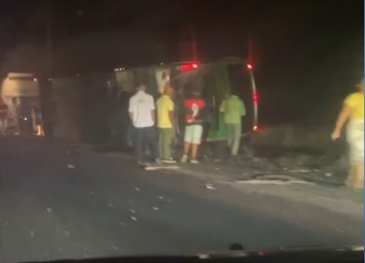 Acidente com ônibus deixa mortos e feridos na Bahia - Reprodução