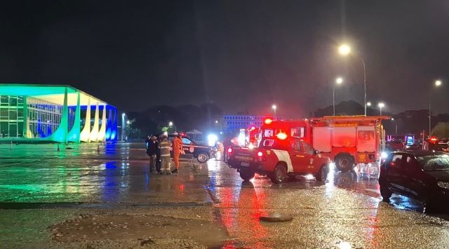 Polícia desativa novos artefatos explosivos na Praça dos Três Poderes