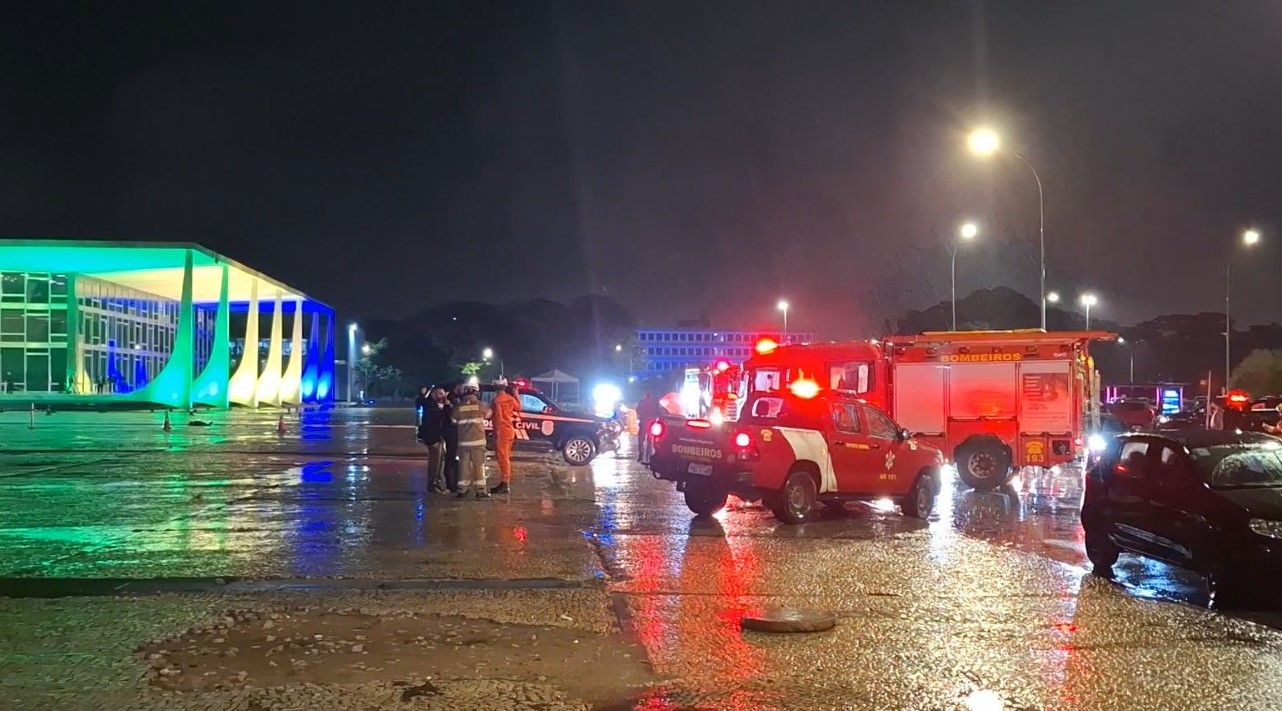 SBT News na TV: Homem detona explosivos e morre em frente ao STF