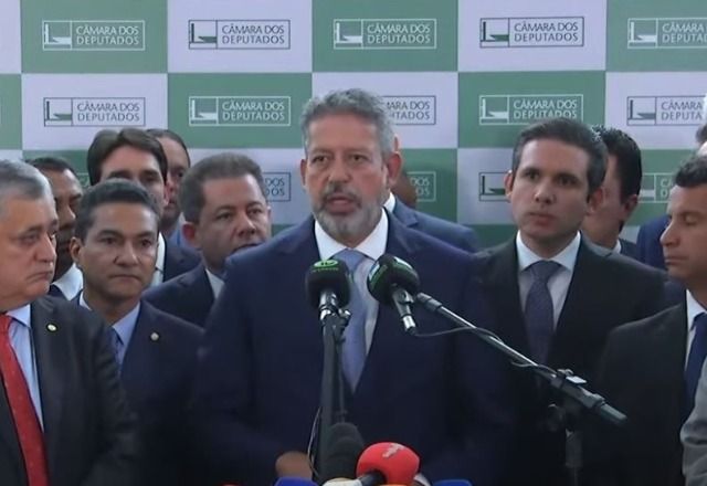 Arthur Lira fala a jornalistas horas antes do início da votação para a Presidência da Câmara | Reprodução/TV Câmara