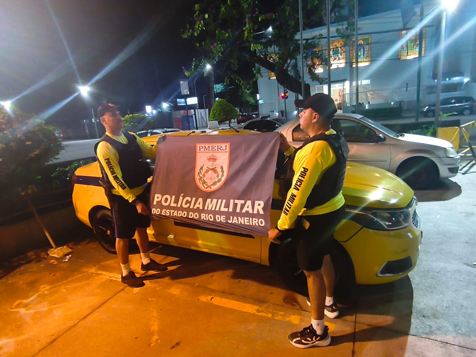 Imagem da notícia: Taxista tenta cobrar R$ 3,4 mil de turistas no Rio e é preso Imagem da notícia: Taxista tenta cobrar R$ 3,4 mil de turistas no Rio e é preso
