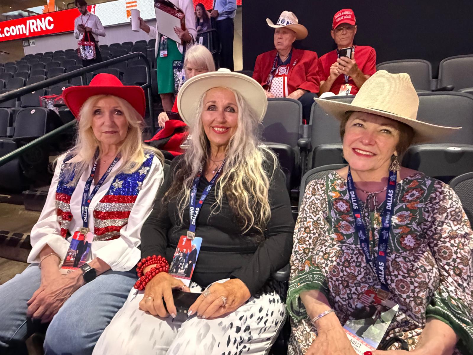 Charlene Umberger, Marcia Michael e amiga na convenção republicana / Patrícia Vasconcellos — SBT News
