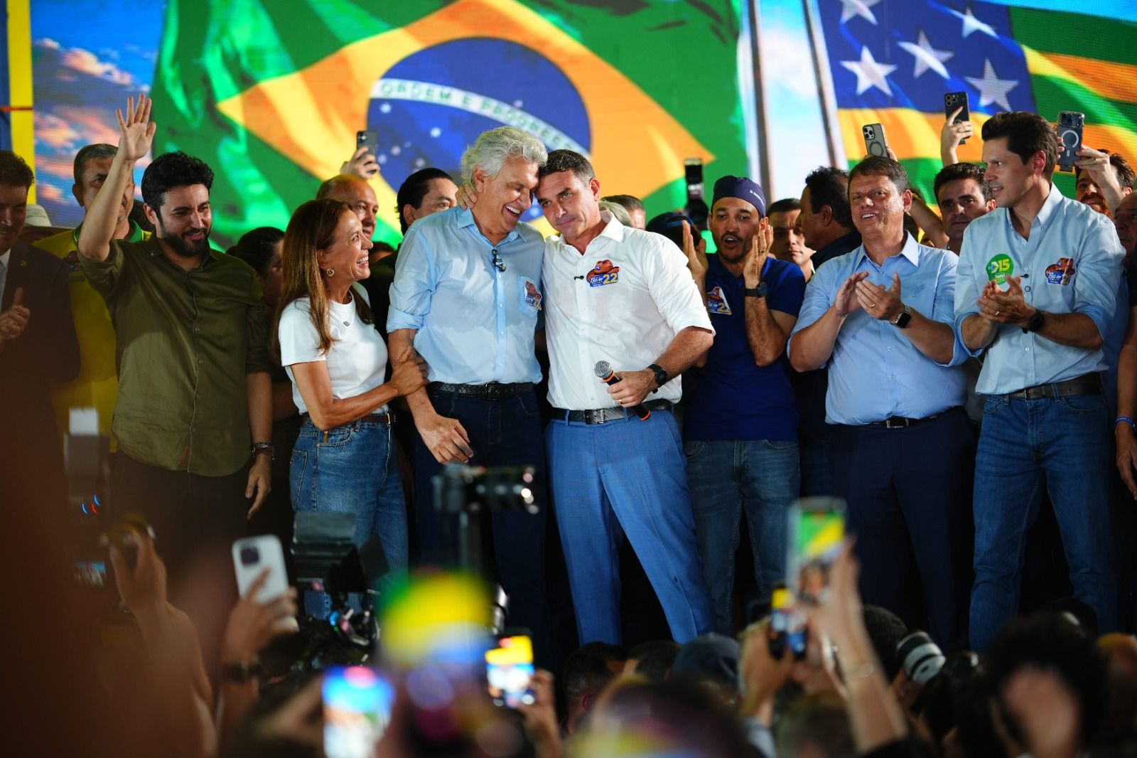 Flávio Bolsonaro diz que vai mudar a Constituição Federal