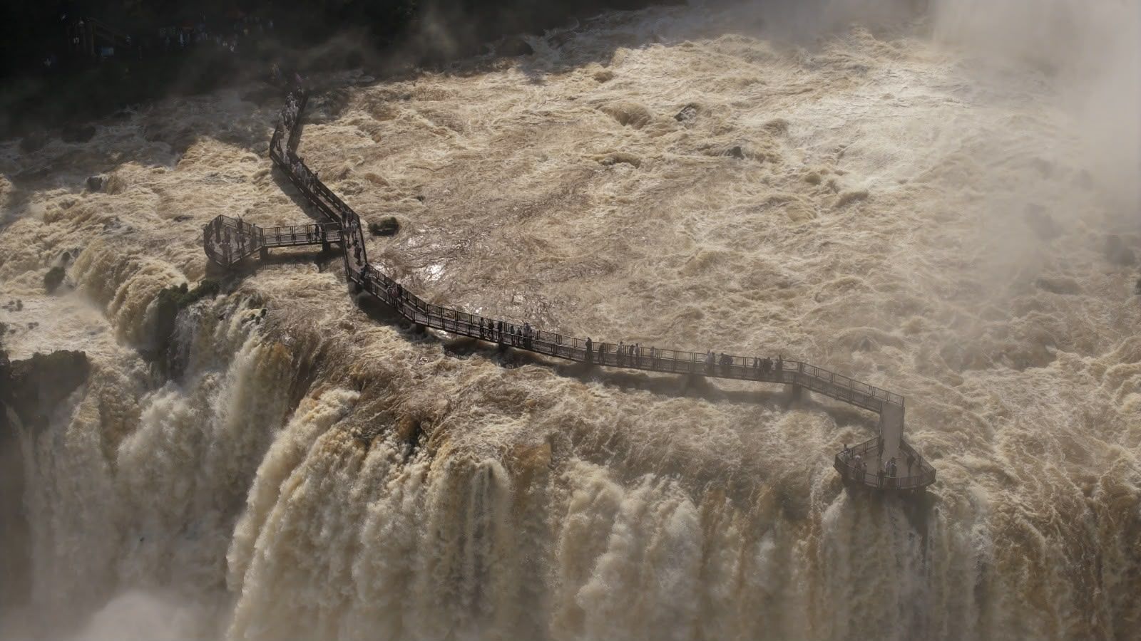Aumento da vazão está relacionado às chuvas registradas na bacia do Rio Iguaçu | Urbia+Cataratas/Eagle Eye Company