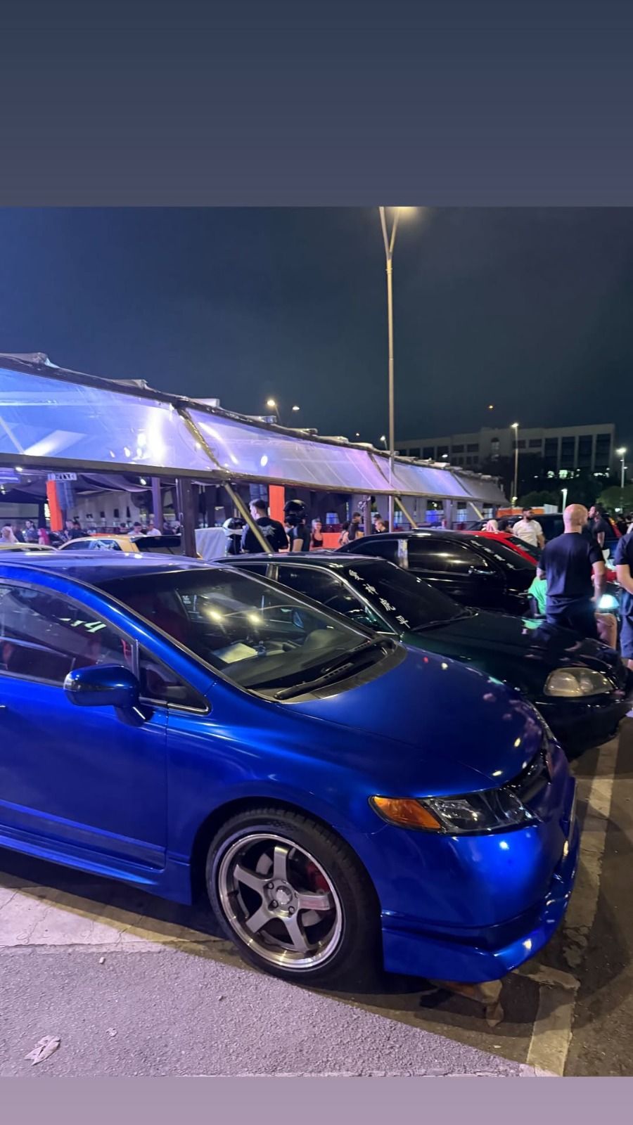 Donos de carros de luxo são flagrados fazendo racha no Rio