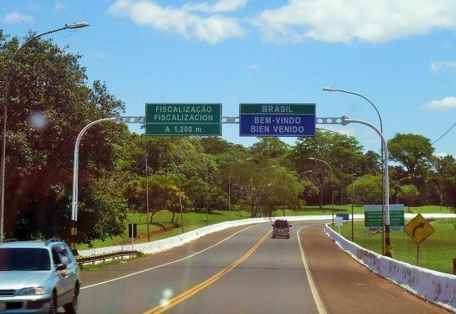 Entrada do país foi reforçada com equipes de vigilância sanitária | Reprodução/Wikimedia Commons