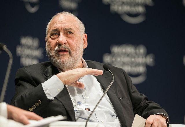 Para Stiglitz, a taxação progressiva deve se tornar realidade "o mais rápido possível" | Flickr/World Economic Forum