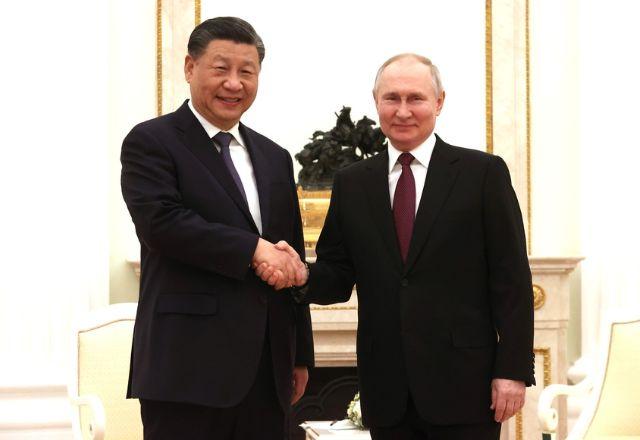 Xi Jinping e Vladimir Putin em reunião em Moscou