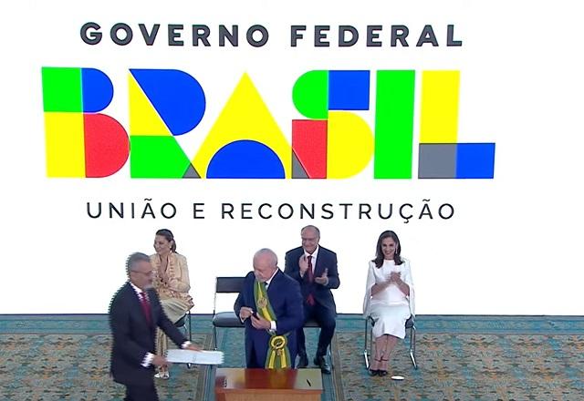 Lula se preparando para assinar decreto (Reprodução/YouTube)