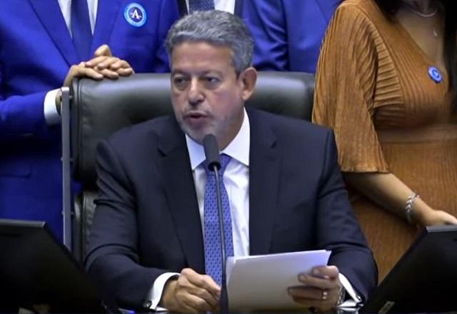 Arthur Lira fala ao microfone (Reprodução/YouTube)