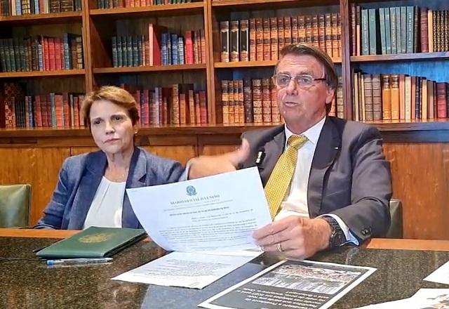 "Equilíbrio é a posição mais sensata", diz Bolsonaro sobre guerra "Equilíbrio é a posição mais sensata", diz Bolsonaro sobre guerra