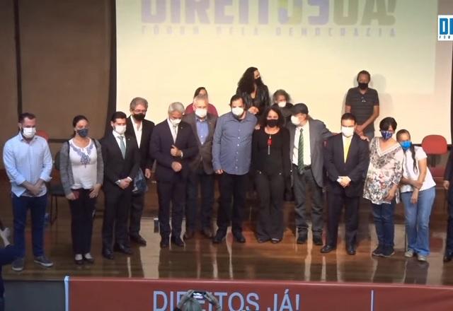 Manifesto lido em evento pontua que a democracia está sob ataque e risco (Reprodução/Youtube)