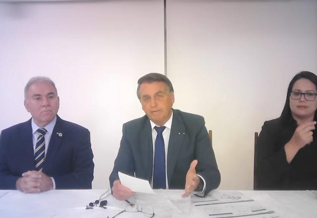 Bolsonaro faz live junto com o ministro da Saúde, Marcelo Queiroga (Reprodução/Youtube)