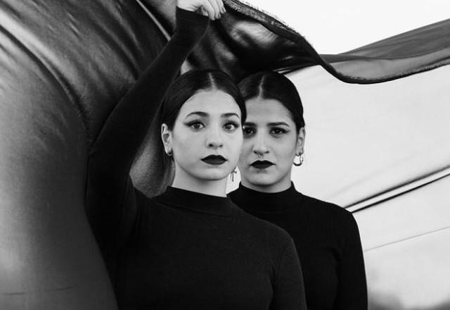 Yusra e Sarah Mardini, refugiadas sírias que sobreviveram a travessia do Mar Egeu por serem nadadoras treinadas