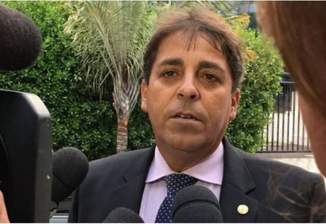 Ex-vereador do Rio de Janeiro Jair Barbosa Tavares, o Zico Bacana, é assassinado Ex-vereador do Rio de Janeiro Jair Barbosa Tavares, o Zico Bacana, é assassinado