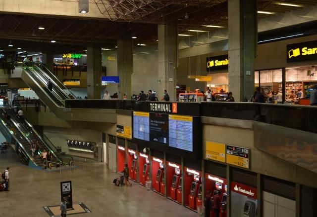a imagem mostra a parte interna do Aeroporto Internacional de Guarulhos (SP)