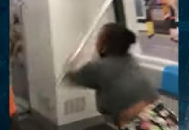 Confusão, socos e chutes: flagrante de pancadaria no metrô do RJ