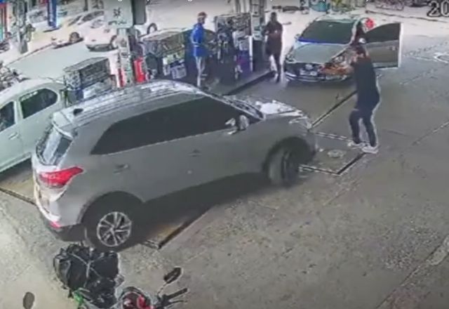 Polícia atira contra veículo em fuga em posto de gasolina no Recife | Foto: Reprodução