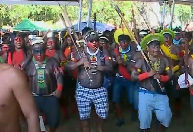 Indígenas montam acampamento para série de protestos em Brasília Indígenas montam acampamento para série de protestos em Brasília