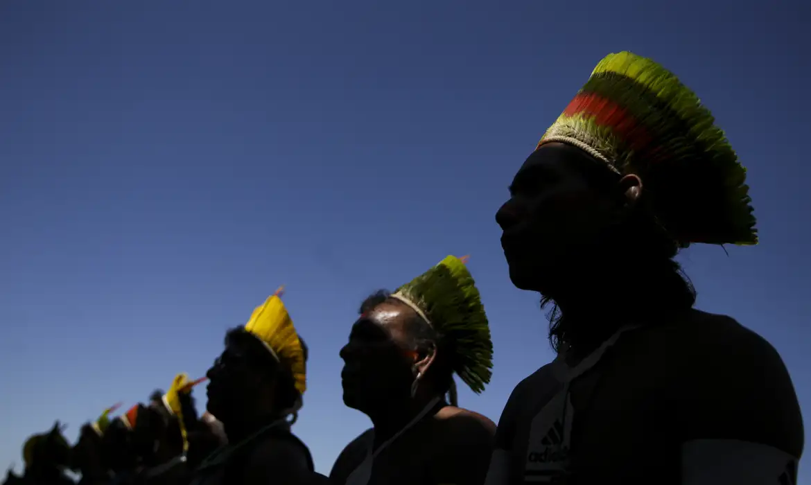 Funai é impedida de fornecer materiais a indígenas que ocupam áreas no Paraná Funai é impedida de fornecer materiais a indígenas que ocupam áreas no Paraná